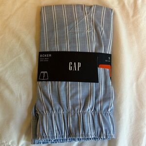 LEAVING CLOSET! NWT GAP  Boxers. 100% cotton. Mens sm (30/31). Blue striped.